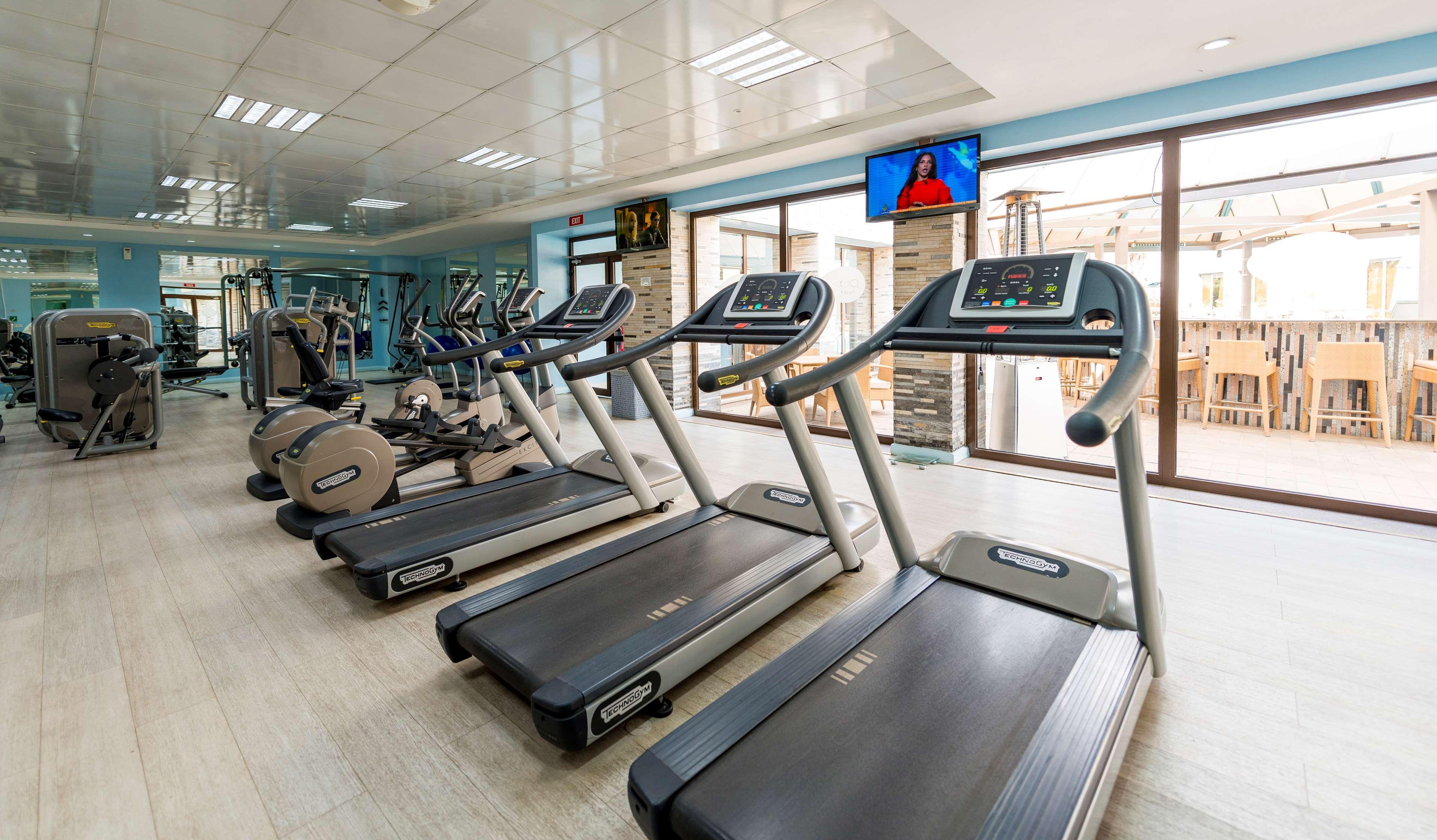 Radisson Blu Hotel Lusaka Eksteriør bilde The gym at the hotel
