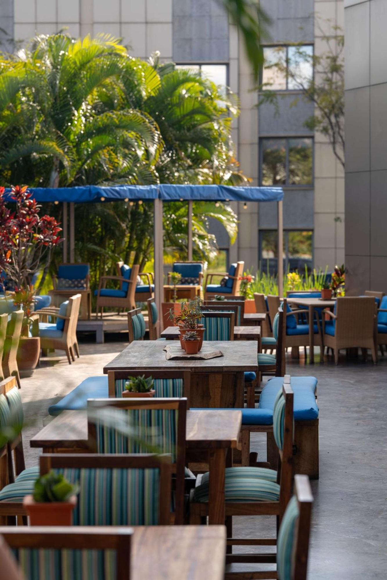 Radisson Blu Hotel Lusaka Eksteriør bilde The Terrace